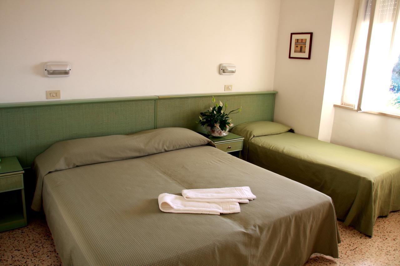 Hotel Excelsior Фано Экстерьер фото